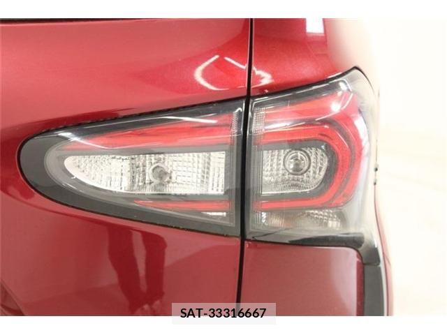 Toyota SIENTA 2019-09 7457818-17