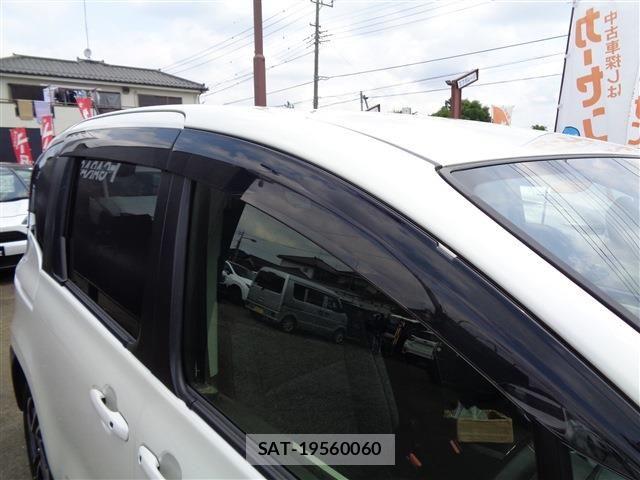 Toyota SIENTA 2023-06 7457800-9