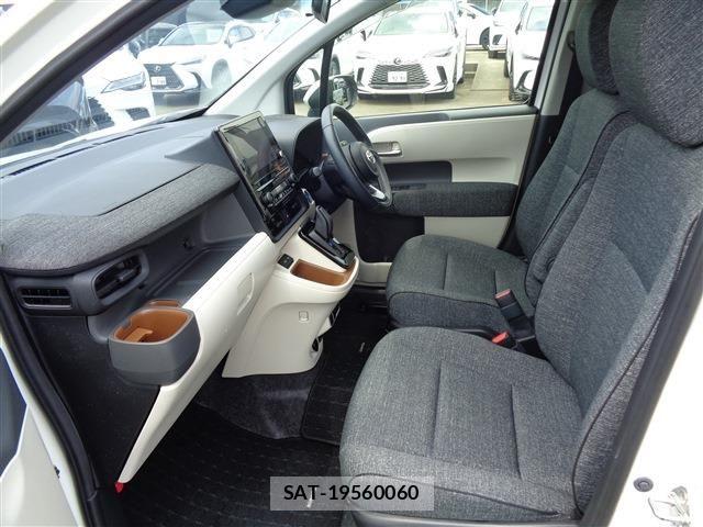 Toyota SIENTA 2023-06 7457800-10