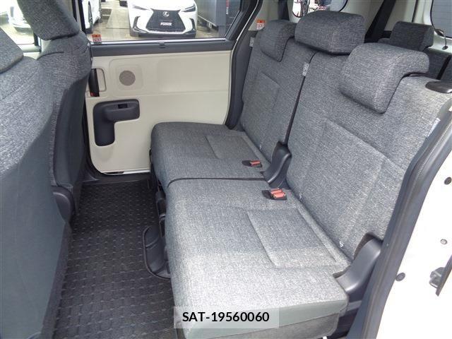 Toyota SIENTA 2023-06 7457800-11