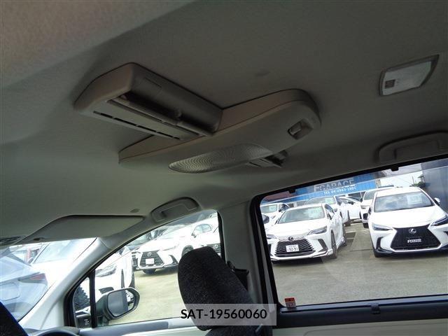 Toyota SIENTA 2023-06 7457800-14