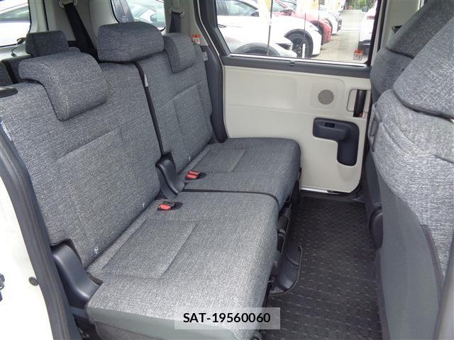 Toyota SIENTA 2023-06 7457800-17