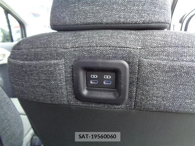 Toyota SIENTA 2023-06 7457800-18