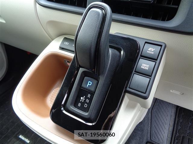 Toyota SIENTA 2023-06 7457800-24