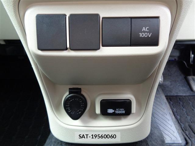 Toyota SIENTA 2023-06 7457800-25
