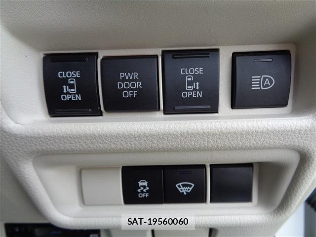 Toyota SIENTA 2023-06 7457800-26