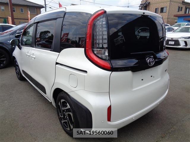Toyota SIENTA 2023-06 7457800-5