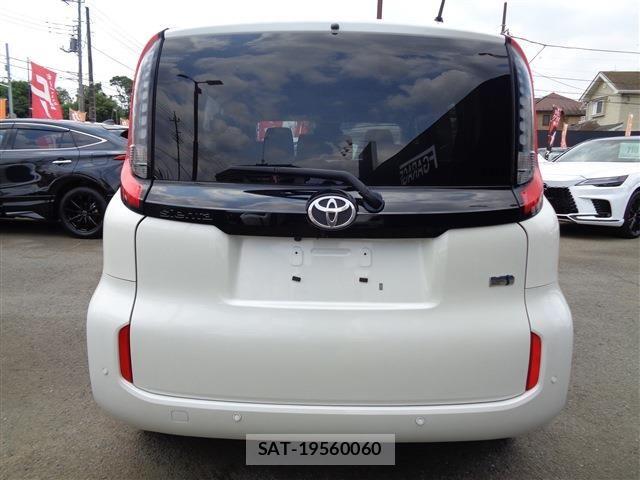 Toyota SIENTA 2023-06 7457800-6