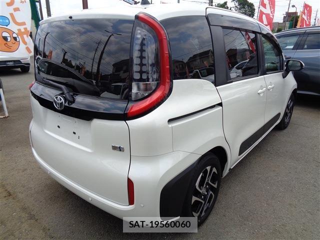 Toyota SIENTA 2023-06 7457800-7