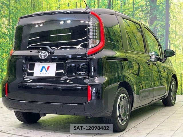 Toyota SIENTA 2024-12 7457790-16