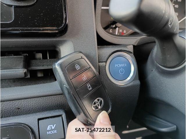 Toyota SIENTA 2023-07 7457810-15