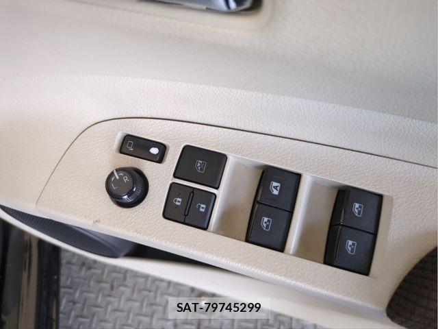 Toyota SIENTA 2016-08 7457828-28