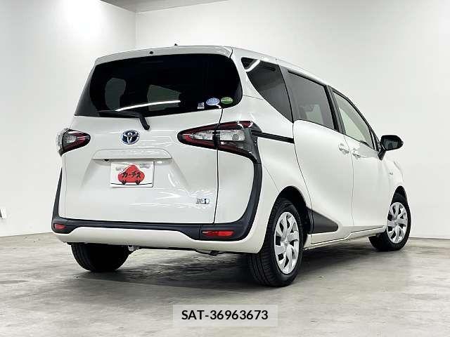 Toyota SIENTA 2018-03 7457803-2