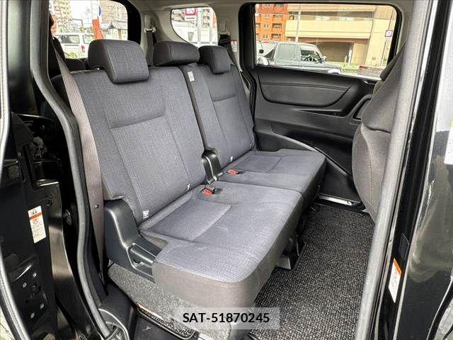 Toyota SIENTA 2015-07 7502855-16