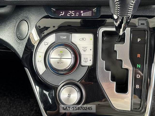 Toyota SIENTA 2015-07 7502855-25