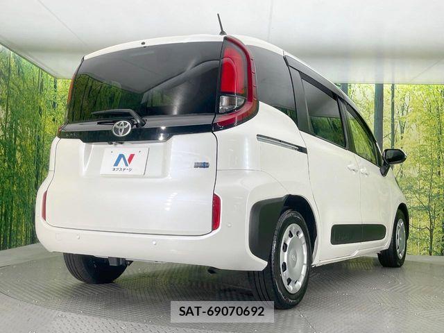 Toyota SIENTA 2024-04 7502840-17