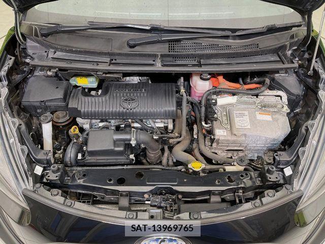 Toyota SIENTA 2017-06 7502856-17