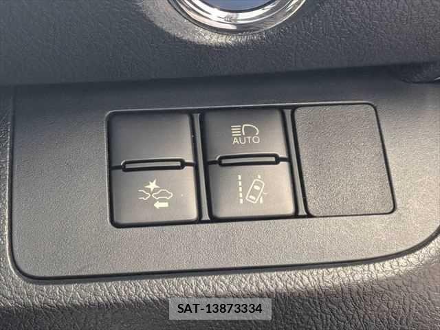 Toyota SIENTA 2018-08 7502854-6
