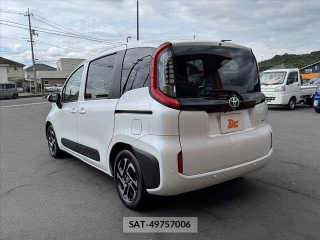 Toyota SIENTA 2024-09 7502830-12