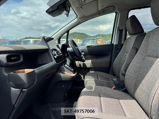 Toyota SIENTA 2024-09 7502830-17