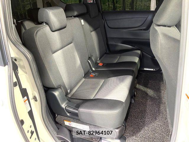 Toyota SIENTA 2021-09 7562850-9