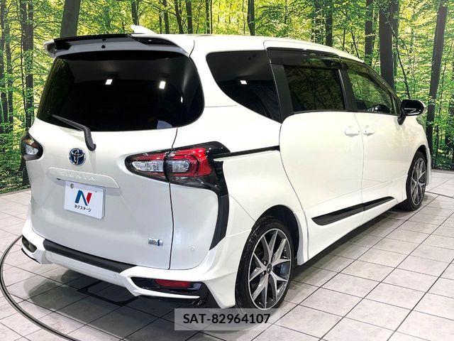 Toyota SIENTA 2021-09 7562850-16