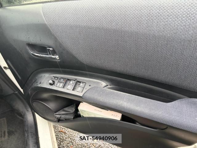 Toyota SIENTA 2015-08 7562856-12