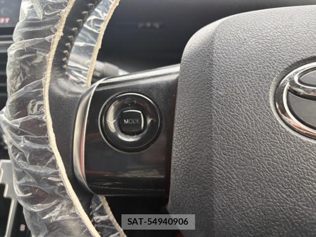 Toyota SIENTA 2015-08 7562856-15