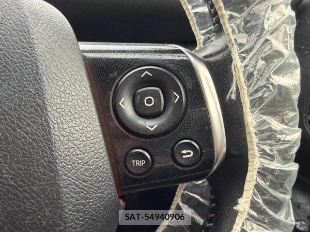 Toyota SIENTA 2015-08 7562856-16