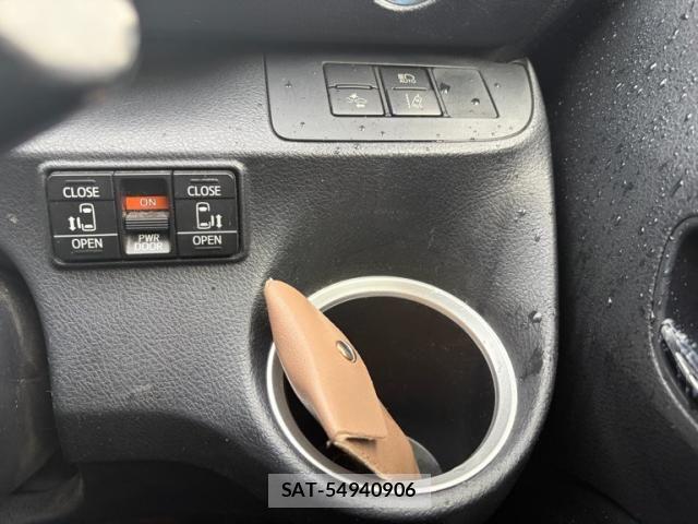 Toyota SIENTA 2015-08 7562856-17