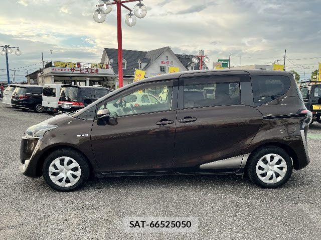 Toyota SIENTA 2018-08 7562853-25