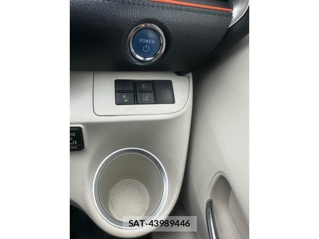 Toyota SIENTA 2016-02 7620108-17