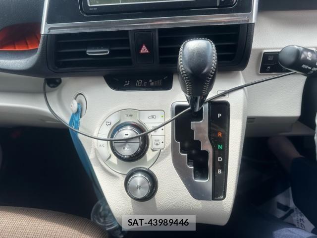 Toyota SIENTA 2016-02 7620108-27