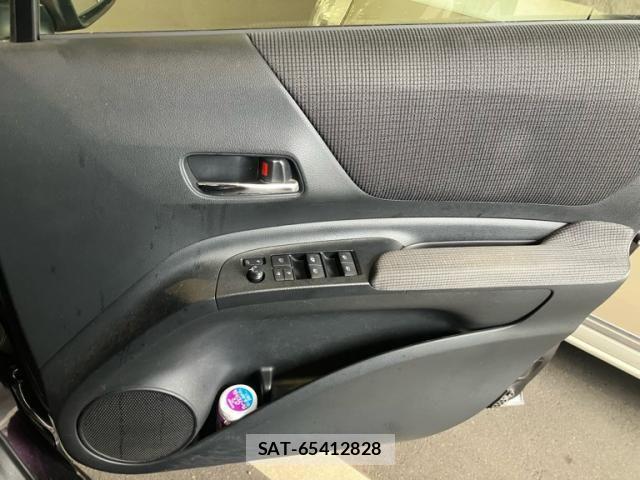 Toyota SIENTA 2018-10 7620105-13