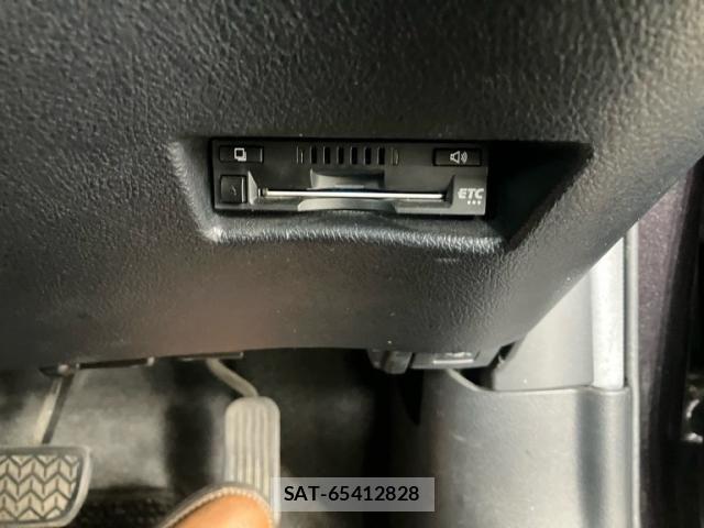 Toyota SIENTA 2018-10 7620105-15