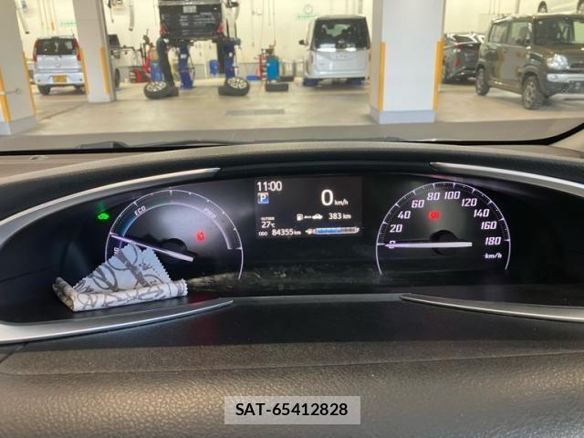 Toyota SIENTA 2018-10 7620105-19