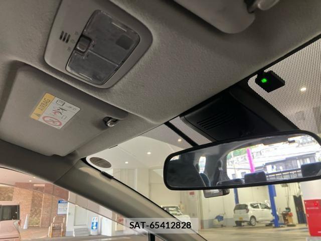 Toyota SIENTA 2018-10 7620105-23