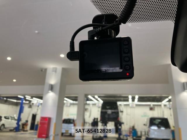 Toyota SIENTA 2018-10 7620105-24