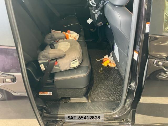Toyota SIENTA 2018-10 7620105-7