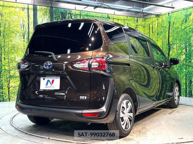 Toyota SIENTA 2022-03 7620062-17