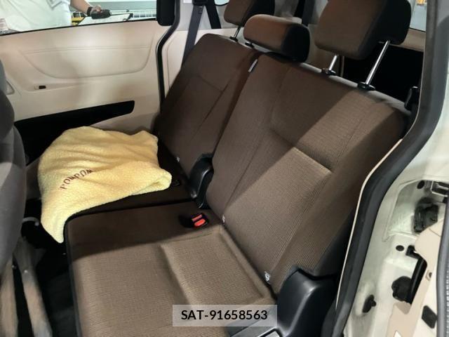Toyota SIENTA 2015-11 7620111-9