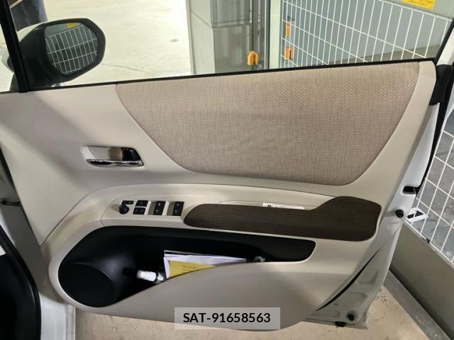 Toyota SIENTA 2015-11 7620111-11
