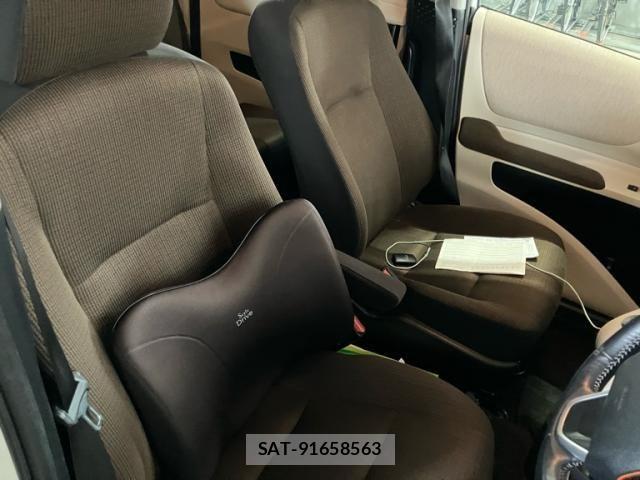 Toyota SIENTA 2015-11 7620111-12