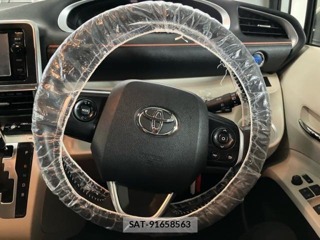 Toyota SIENTA 2015-11 7620111-13