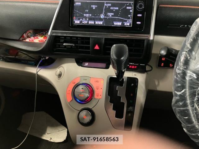 Toyota SIENTA 2015-11 7620111-15