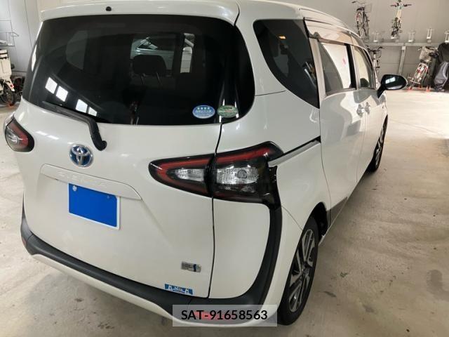 Toyota SIENTA 2015-11 7620111-4