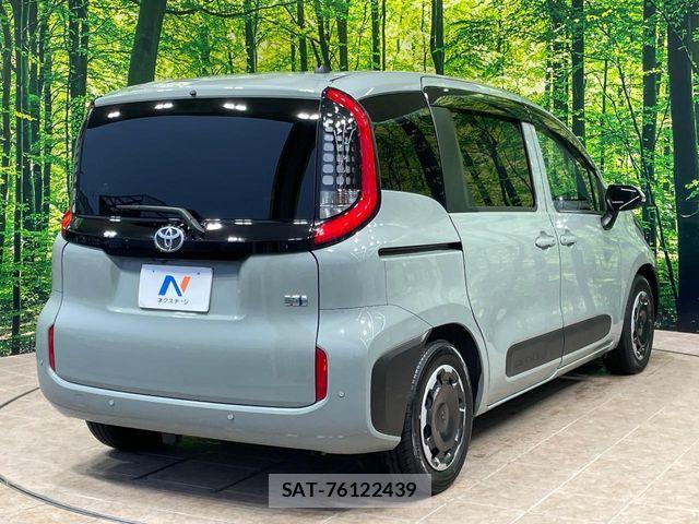 Toyota SIENTA 2023-09 7620047-17
