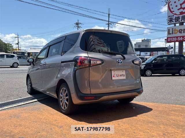 Toyota SIENTA 2022-02 7620075-13