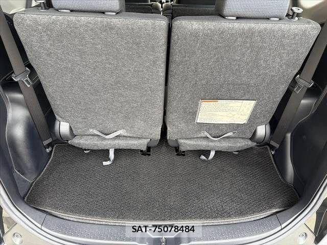 Toyota SIENTA 2017-06 7620090-21