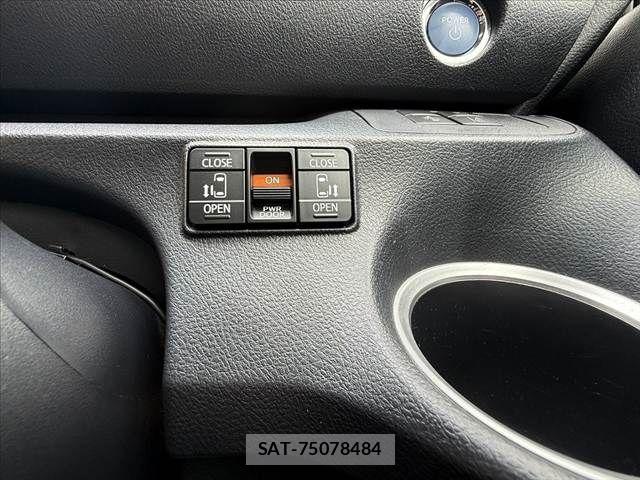 Toyota SIENTA 2017-06 7620090-25